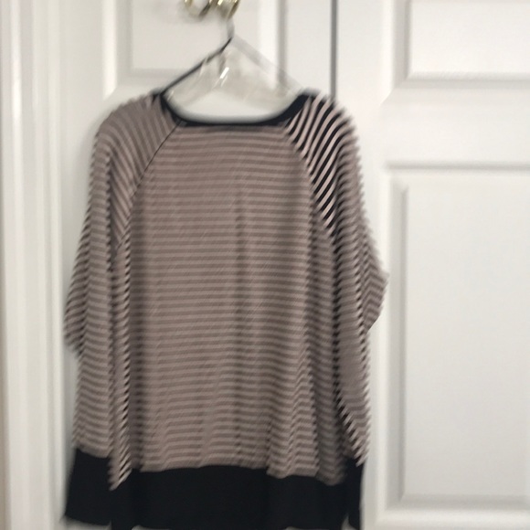 NWT ladies button up cardigan sweater. - Picture 4 of 8